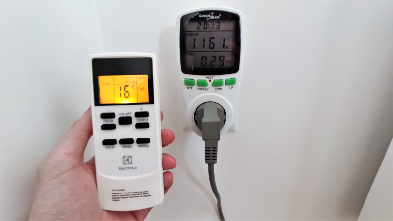 Pomiar poboru prądu w klimatyzatorze domowym Electrolux EXP26U338HW